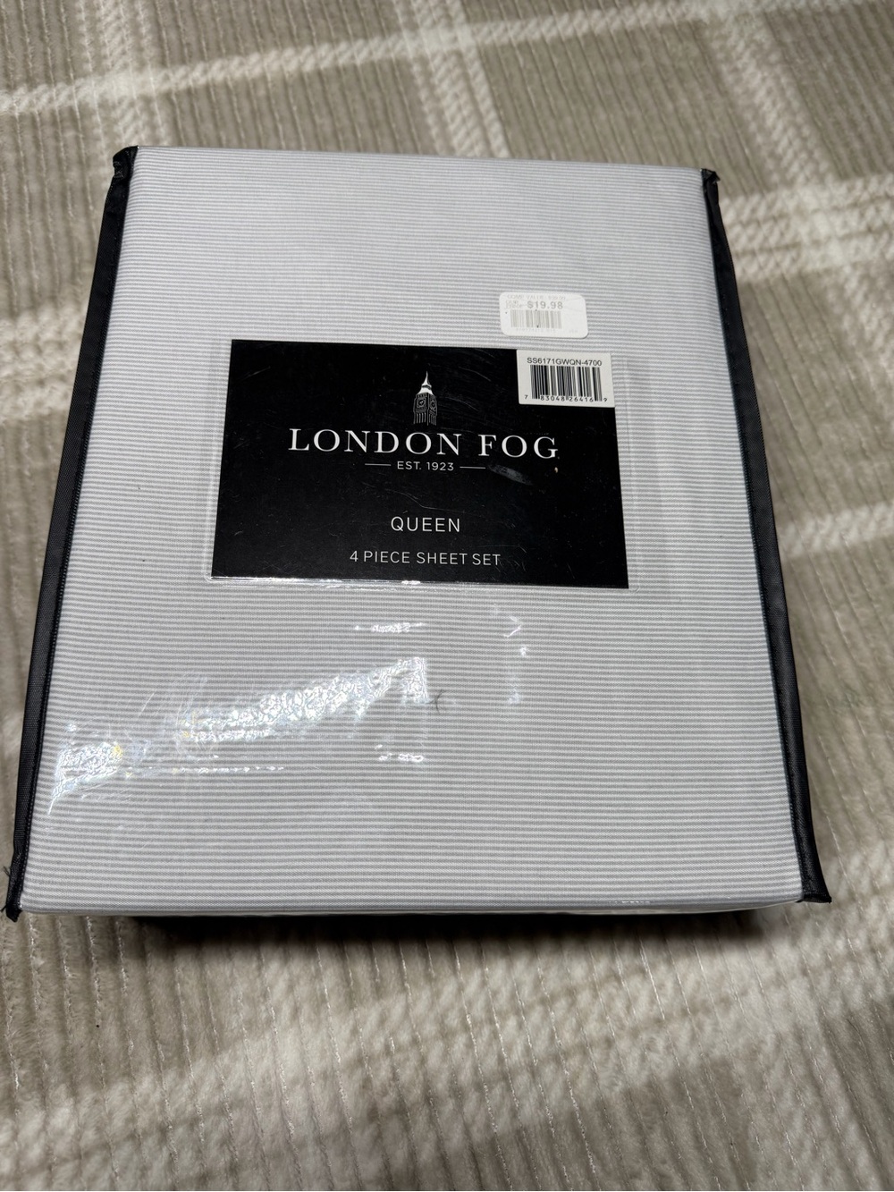 London Fog Queen 4-Piece Sheet Set - Light Gray with Black Trim